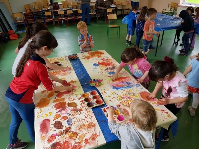 finger painting,team work, kids painting, happy kids, summer camp, art classes, crazy art